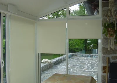 Store rouleaux en intérieur