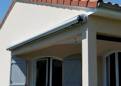 Store semi-coffre installé par Matussière