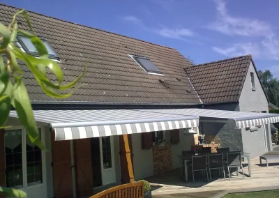 Store semi-coffre pour maison
