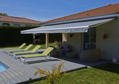 Store semi coffre et piscine