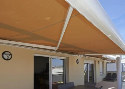 Toile de store installée à Issoire