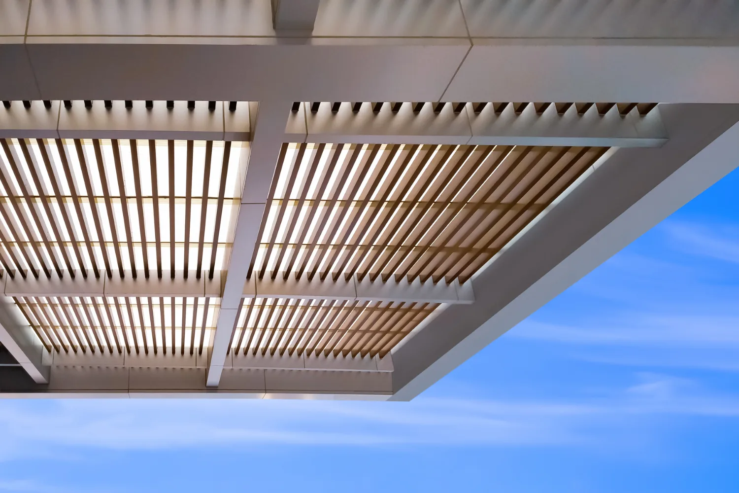 Protection solaire sur mesure avec pergola vélum clima 120