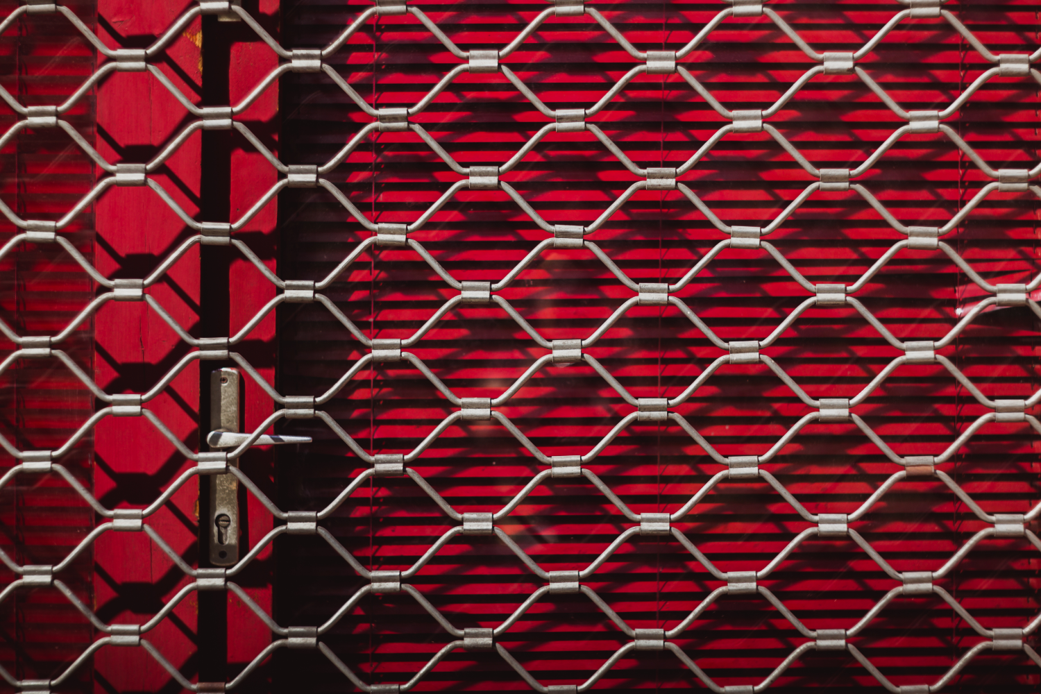 Grille cobra ou accordéon : sécurité et visibilité magasin