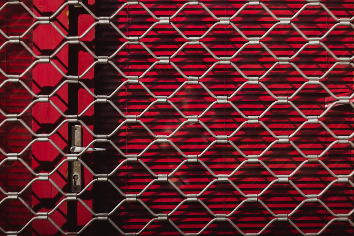Grille cobra ou accordéon : sécurité et visibilité magasin