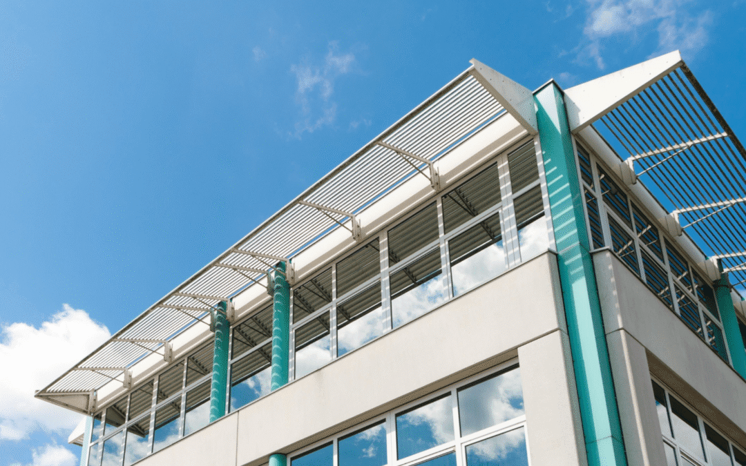 Installation de brise-soleil Griesser : les 5 bonnes raisons de passer à l’action cet été