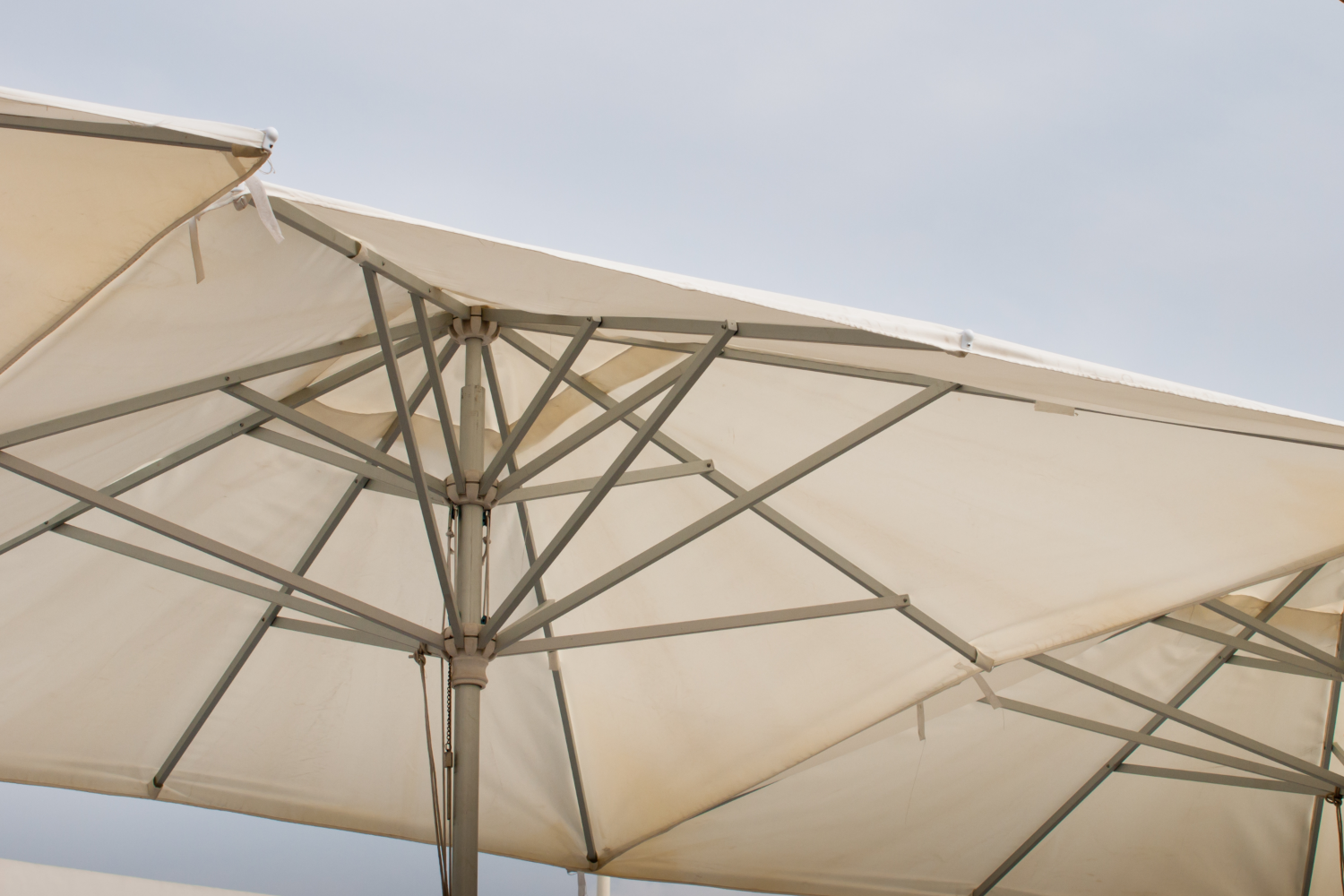 Solution d’ombrage robuste et durable pour professionnels