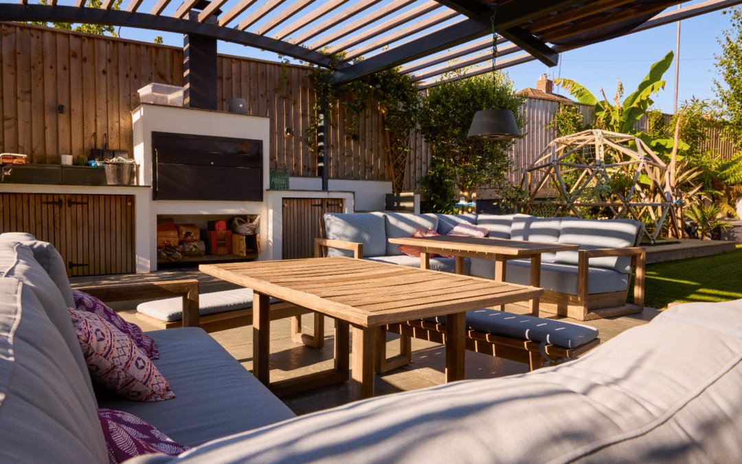 Pourquoi Installer une Pergola Bioclimatique Chez Vous ? 5 Raisons Essentielles