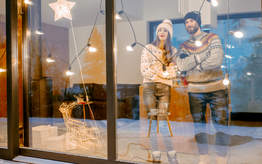Comment habiller vos fenêtres pour créer une ambiance festive et chaleureuse à Noël ?