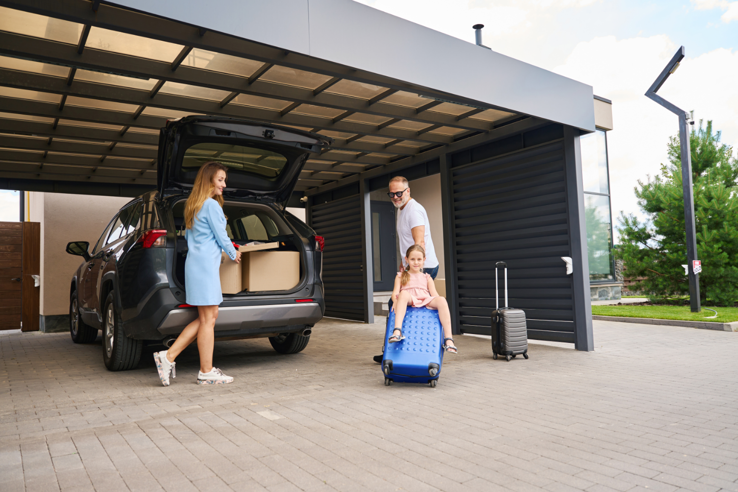 Toiture carport : polycarbonate ou panneaux sandwich contre le froid