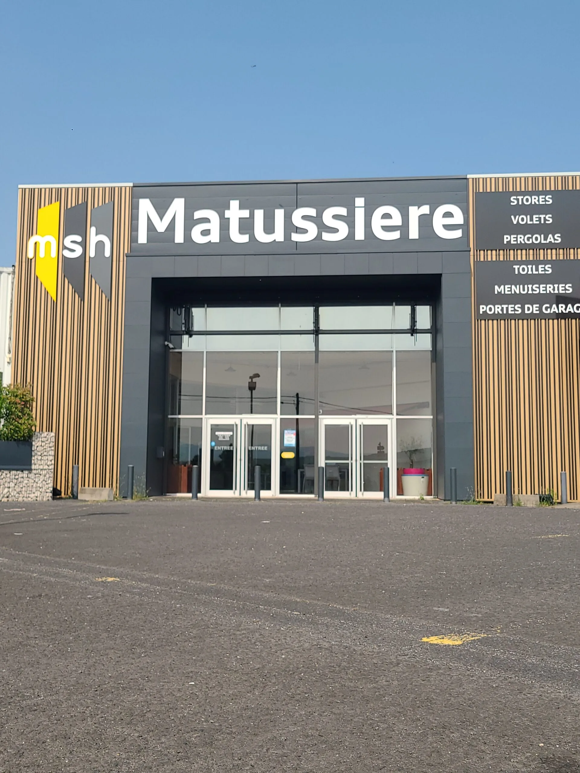 20250609_165400 Matussiere Store et habit
