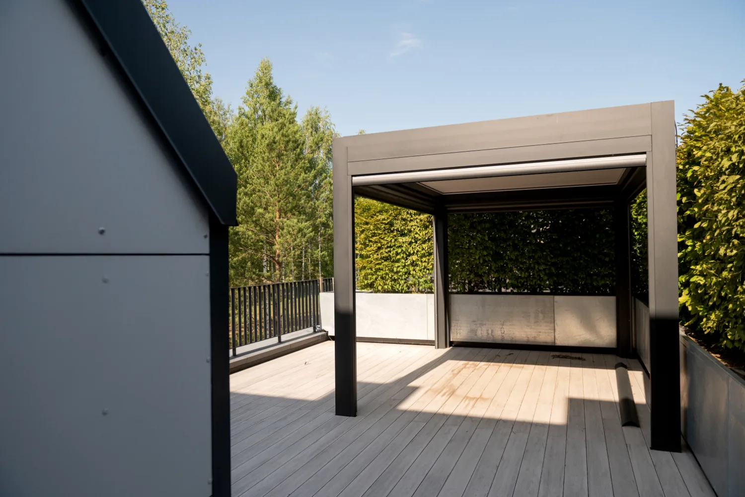 Store screen extérieur pour baies vitrées, vérandas et pergolas