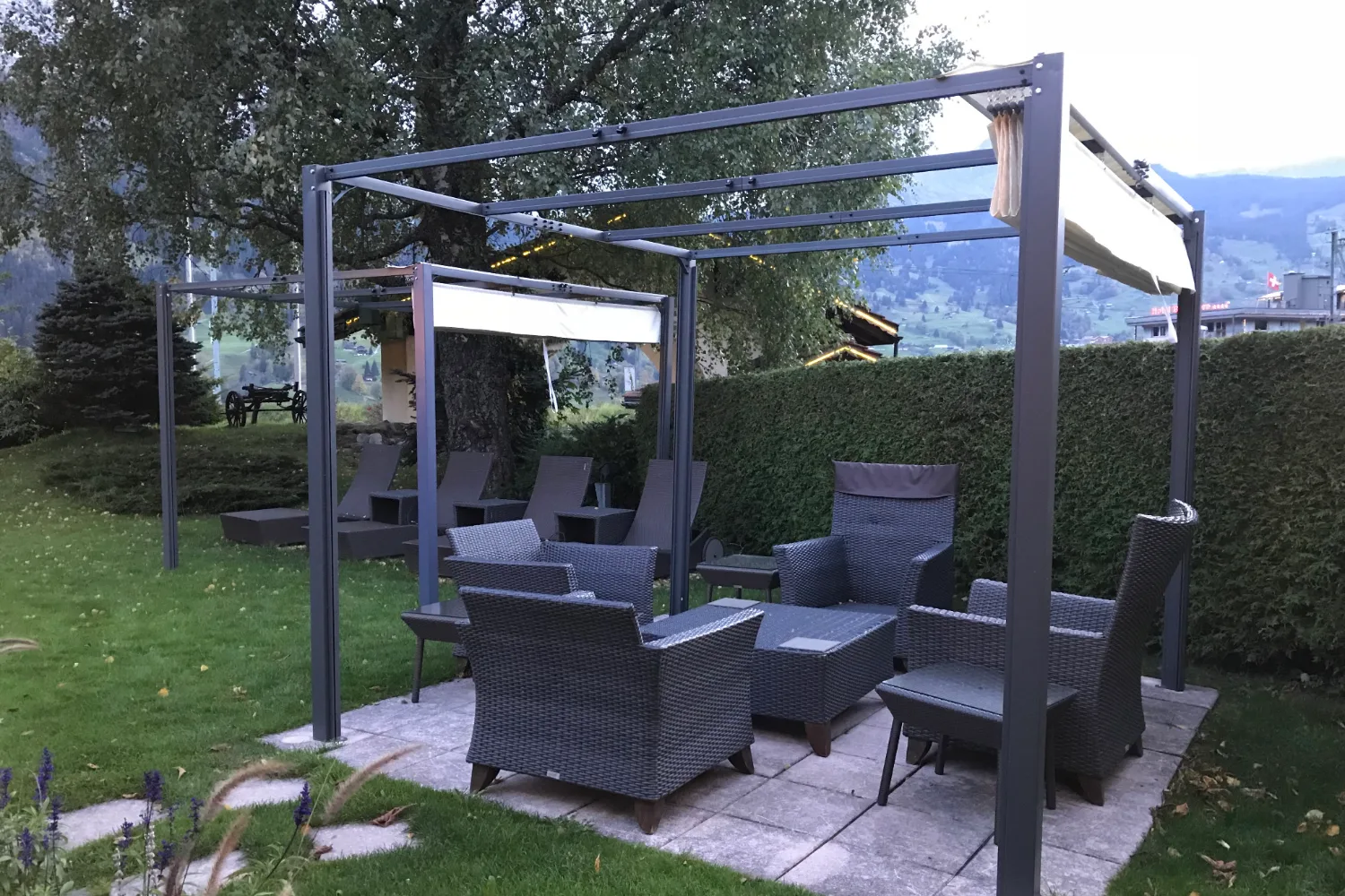 Équipements pour une pergola modulable et confortable